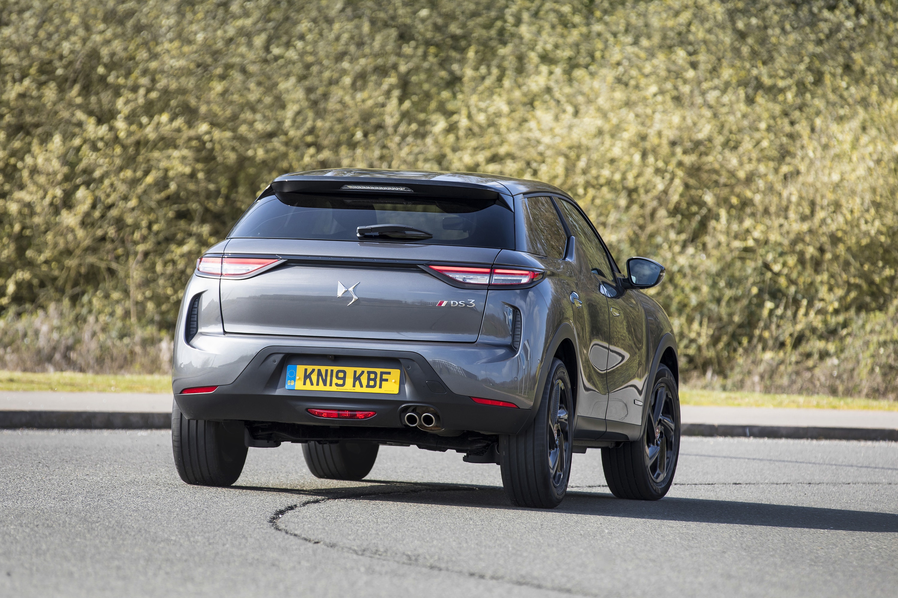 Rear view of a DS3 Crossback driving